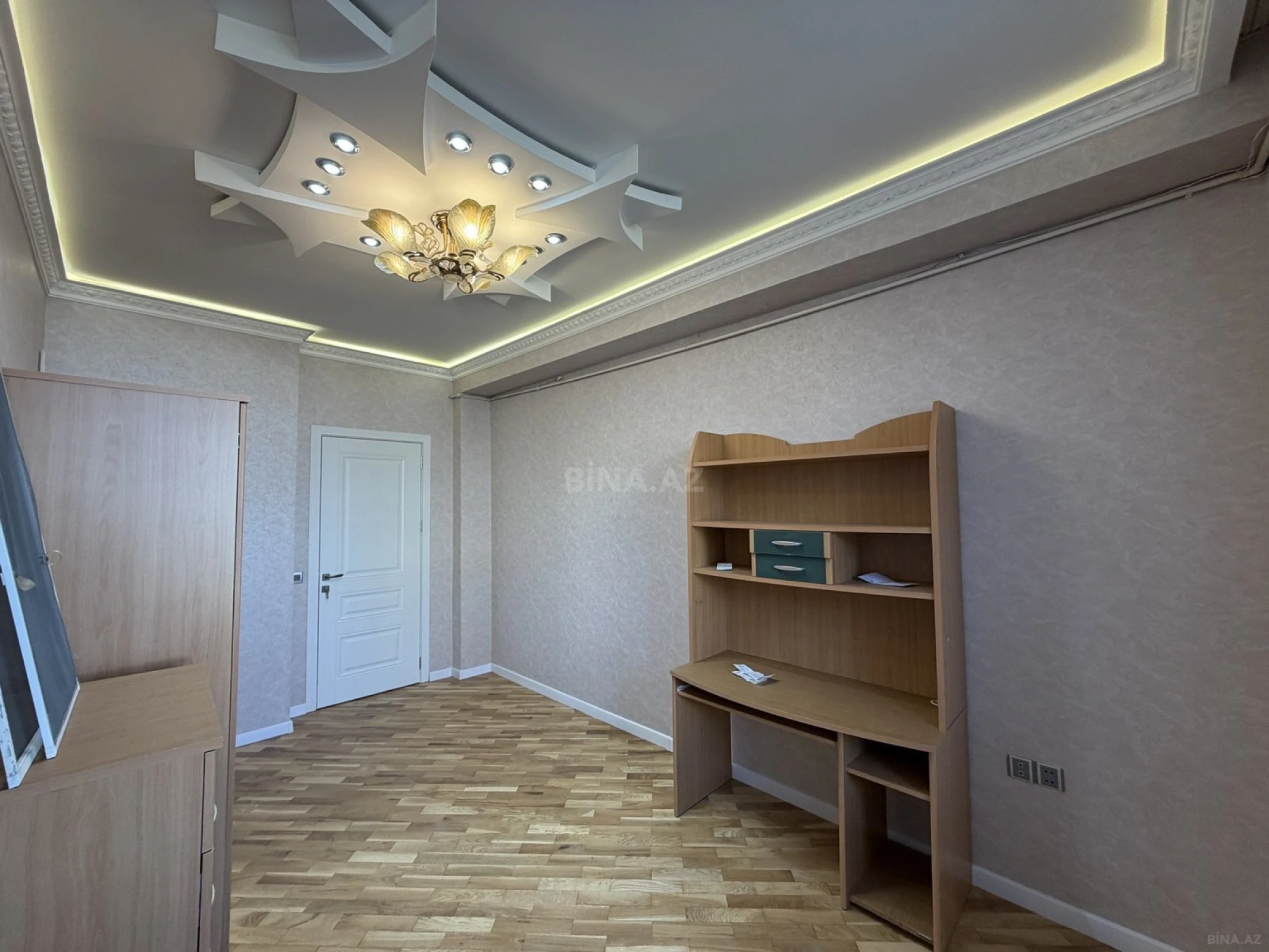 Satılır 2 otaqlı mənzil 75 m²