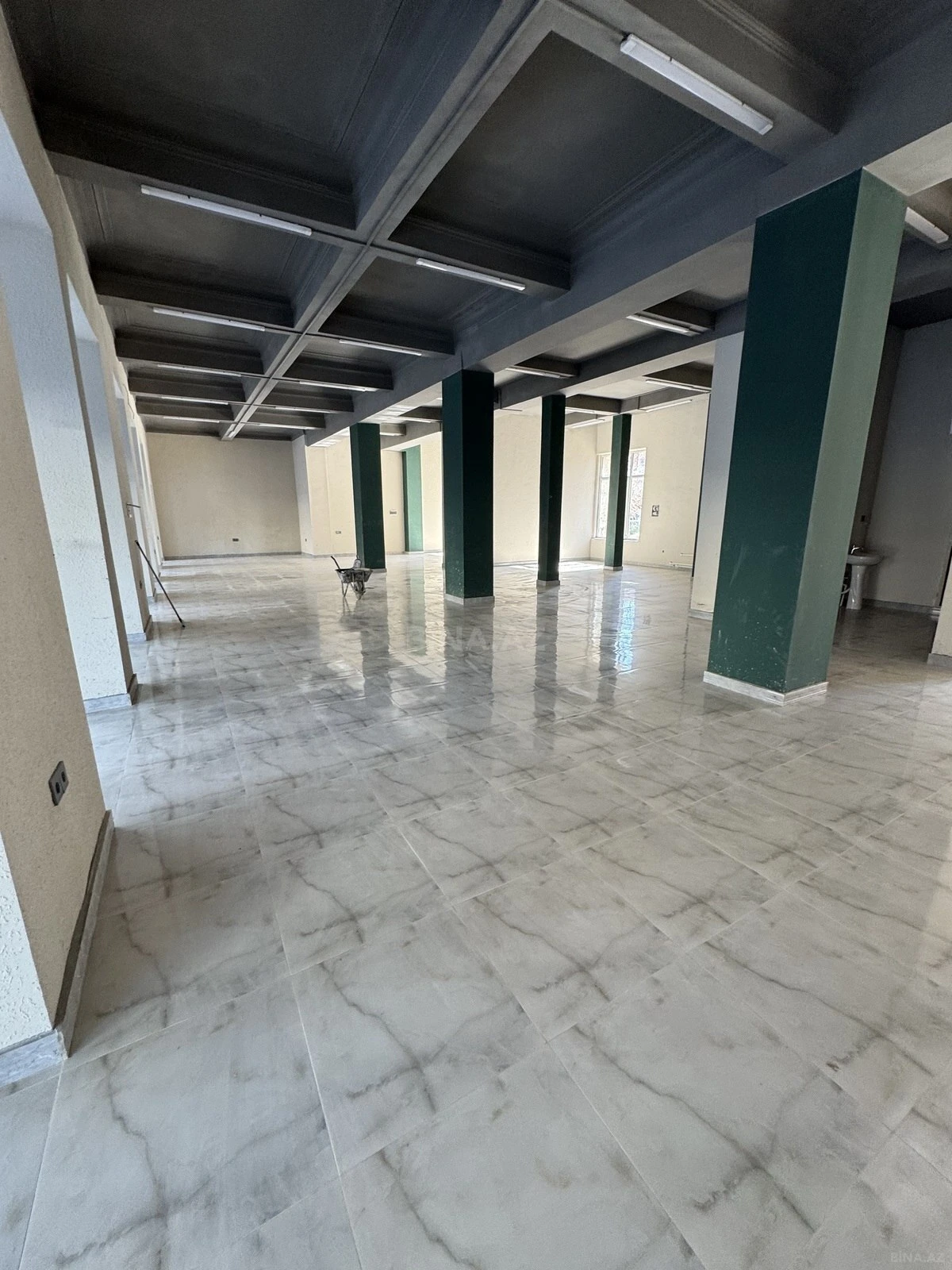 Kirayə verilir obyekt 230 m²