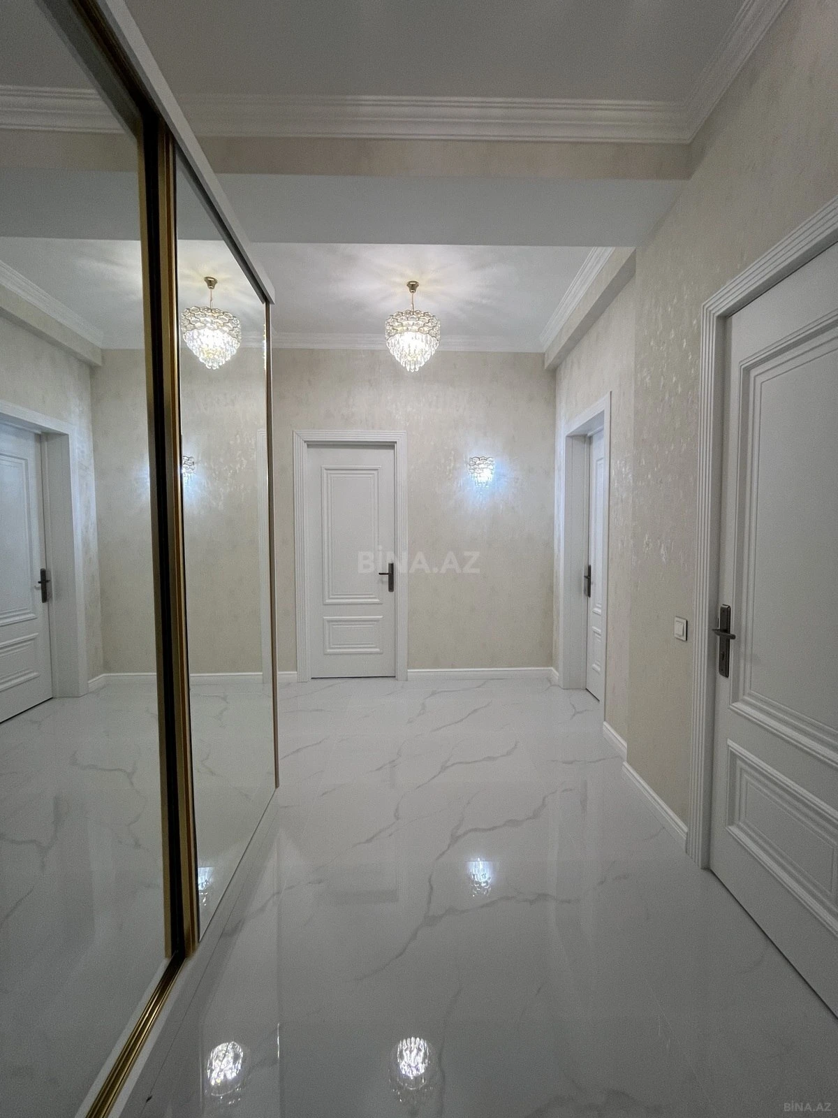 Satılır 2 otaqlı mənzil 115 m²