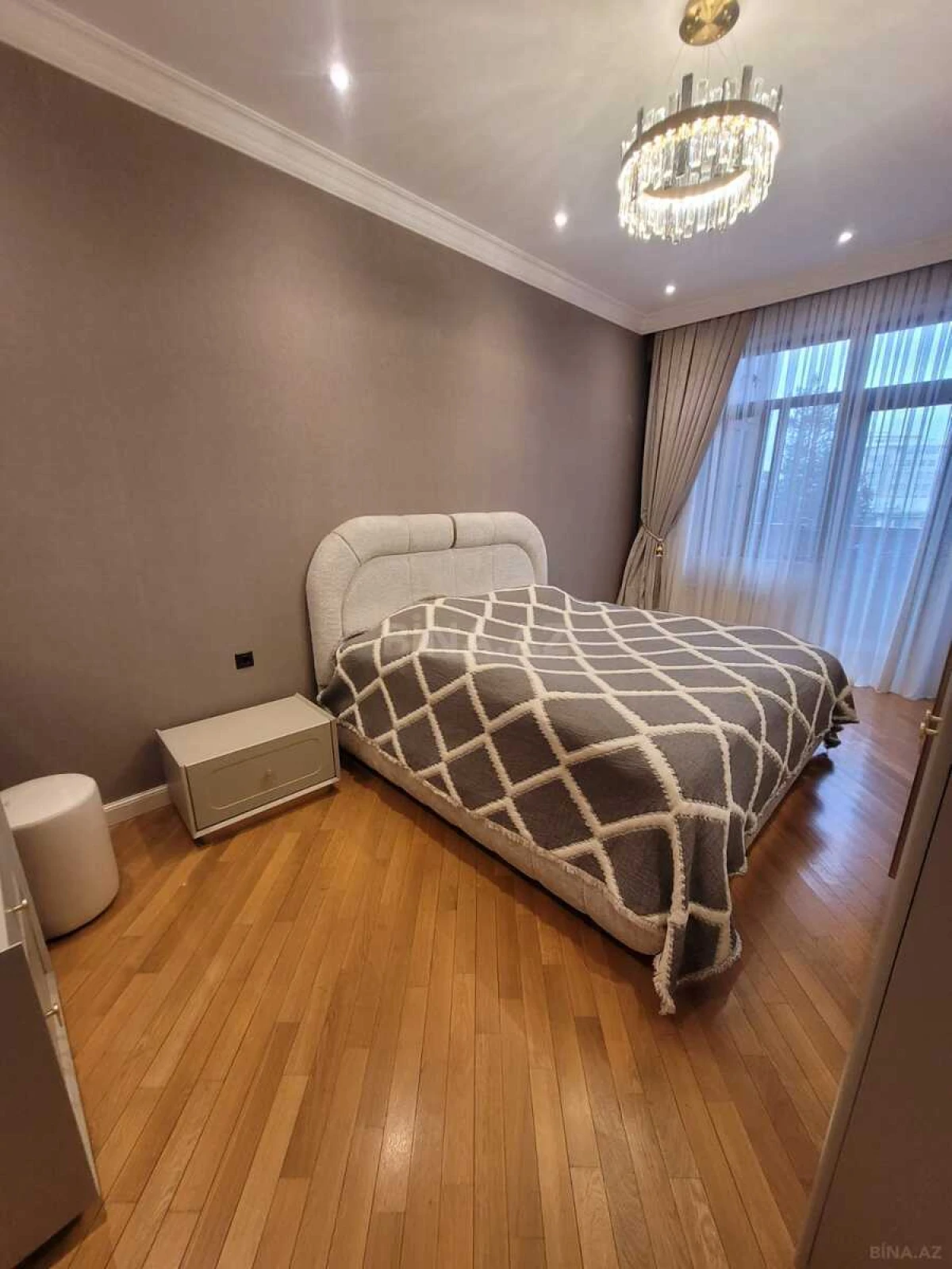 Satılır 3 otaqlı mənzil 114 m²