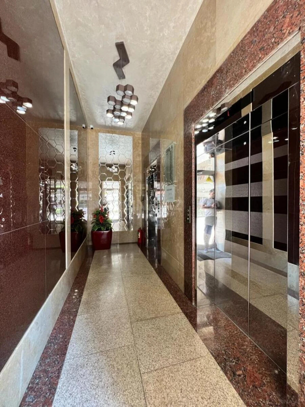 Satılır 3 otaqlı mənzil 114 m²