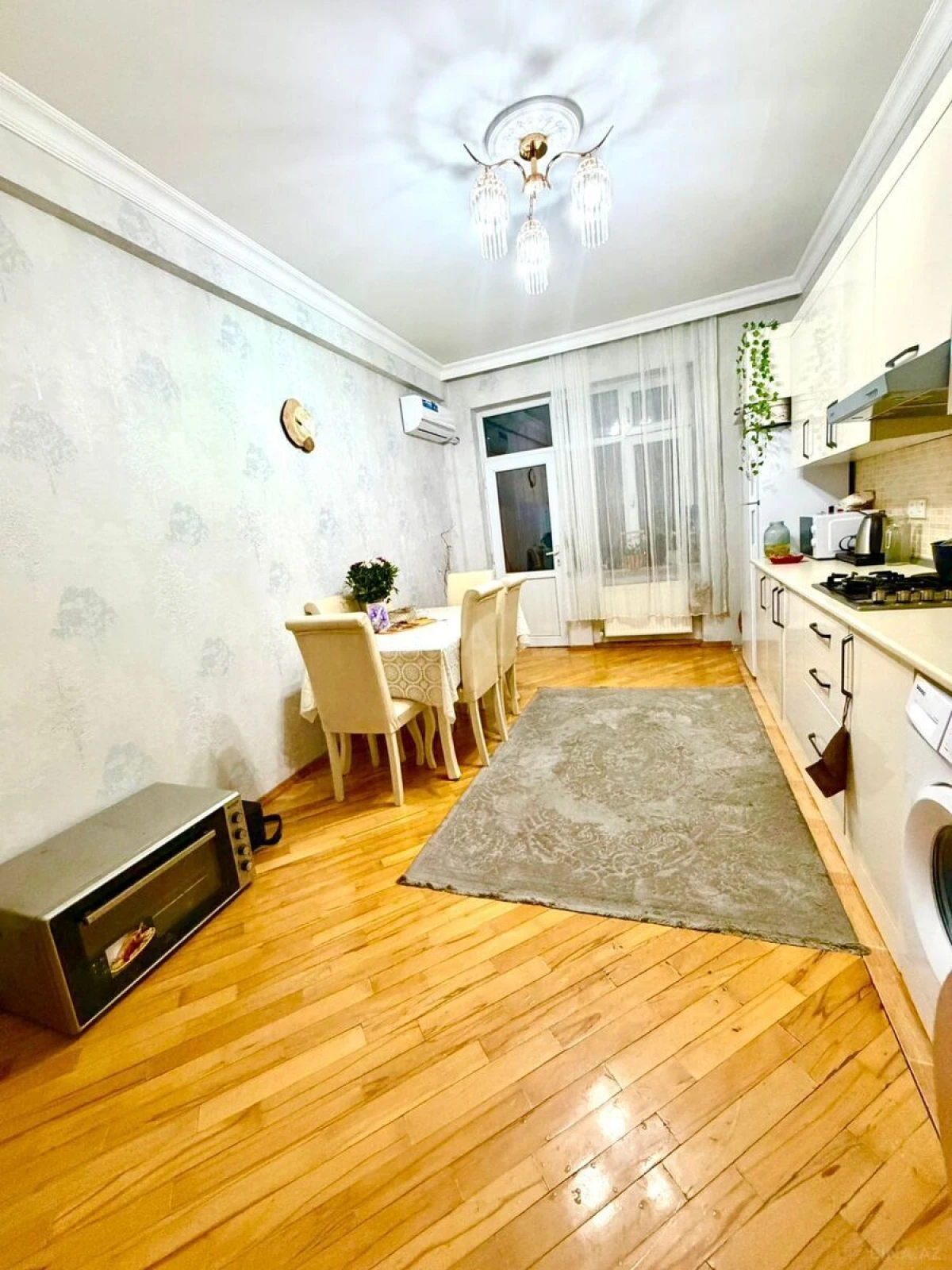 Satılır 2 otaqlı mənzil 102 m²