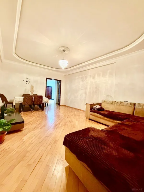 Satılır 2 otaqlı mənzil 102 m²