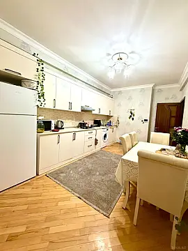 Satılır 2 otaqlı mənzil 102 m²