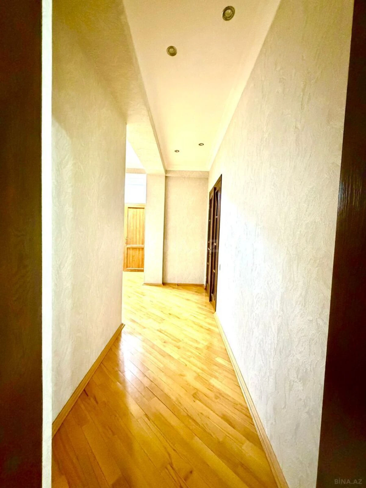 Satılır 2 otaqlı mənzil 102 m²