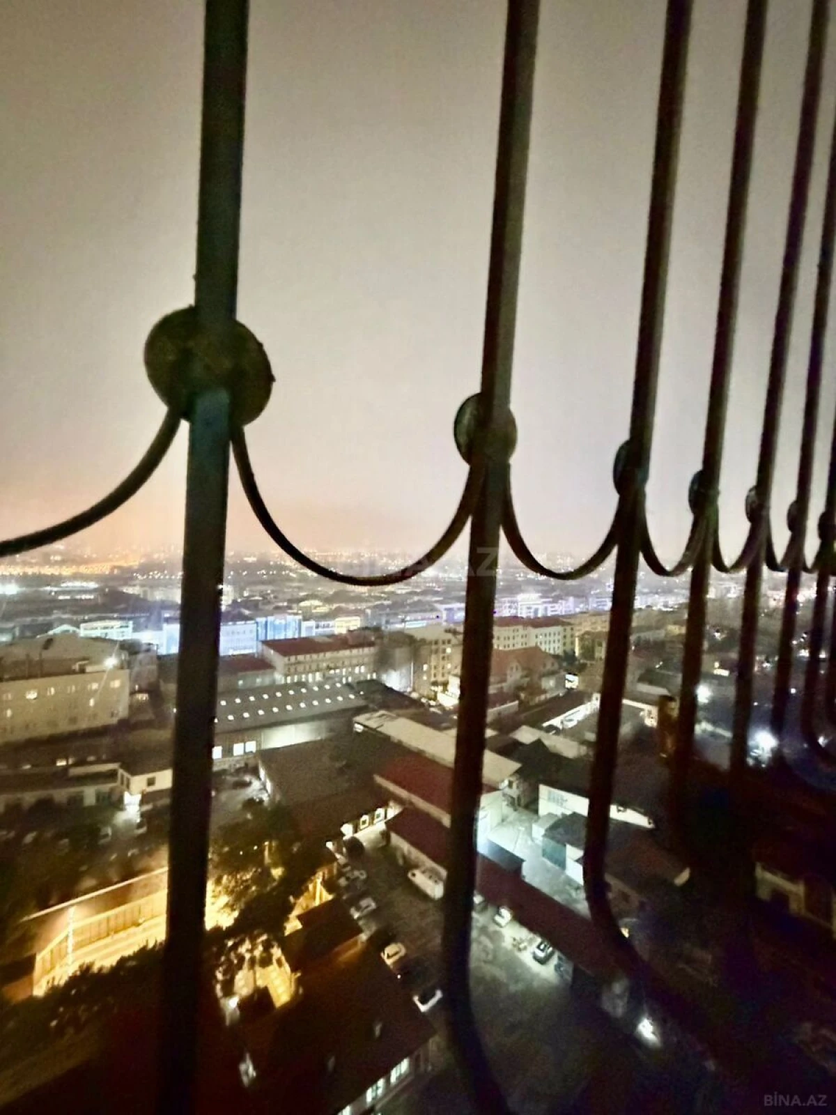 Satılır 2 otaqlı mənzil 102 m²