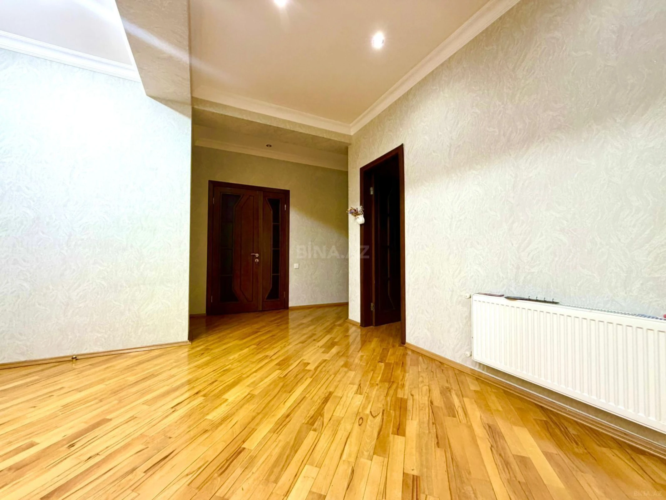Satılır 2 otaqlı mənzil 102 m²