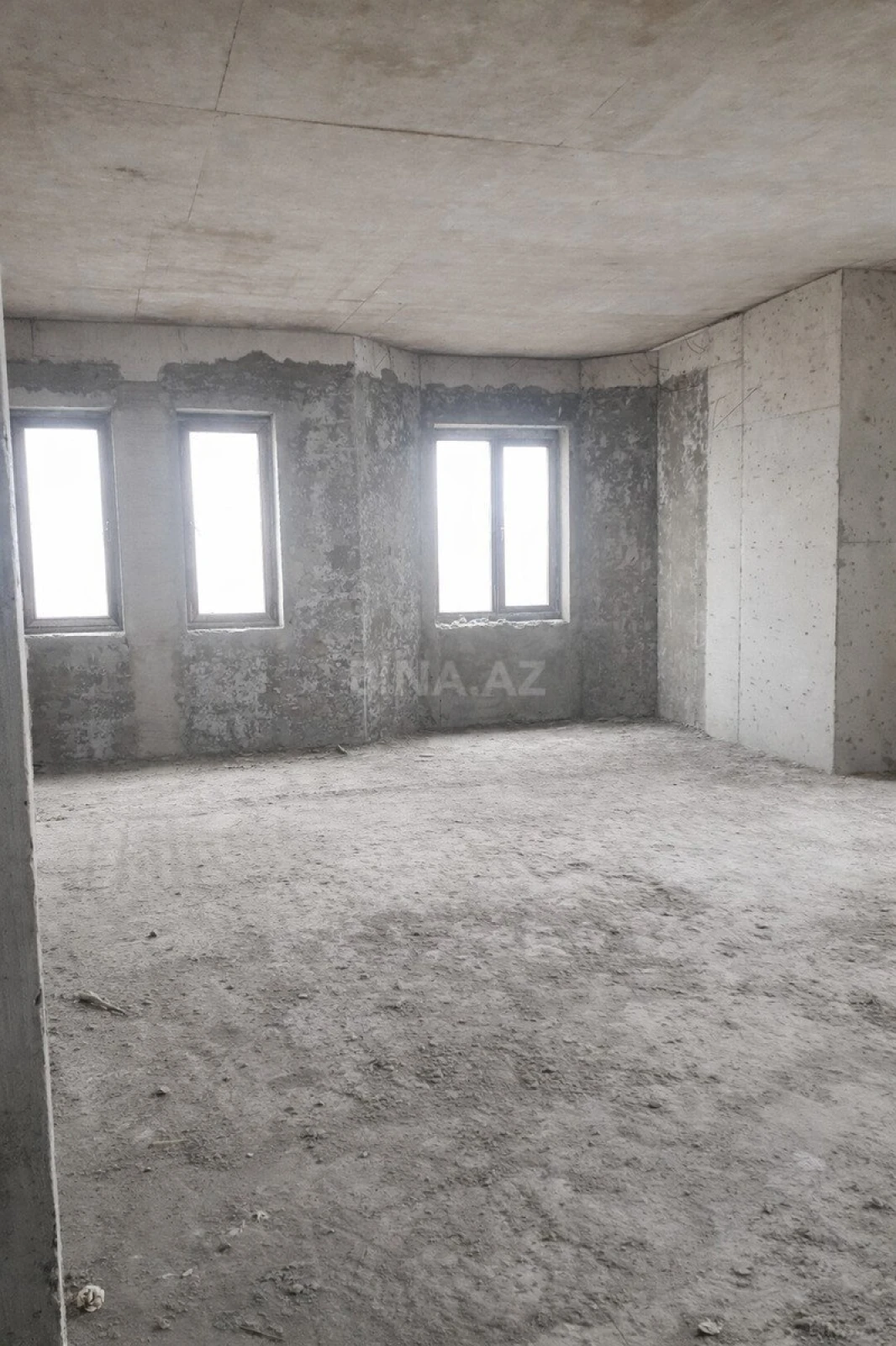 Satılır 3 otaqlı mənzil 102 m²