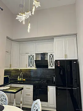 Kirayə verilir 3 otaqlı mənzil 145 m²