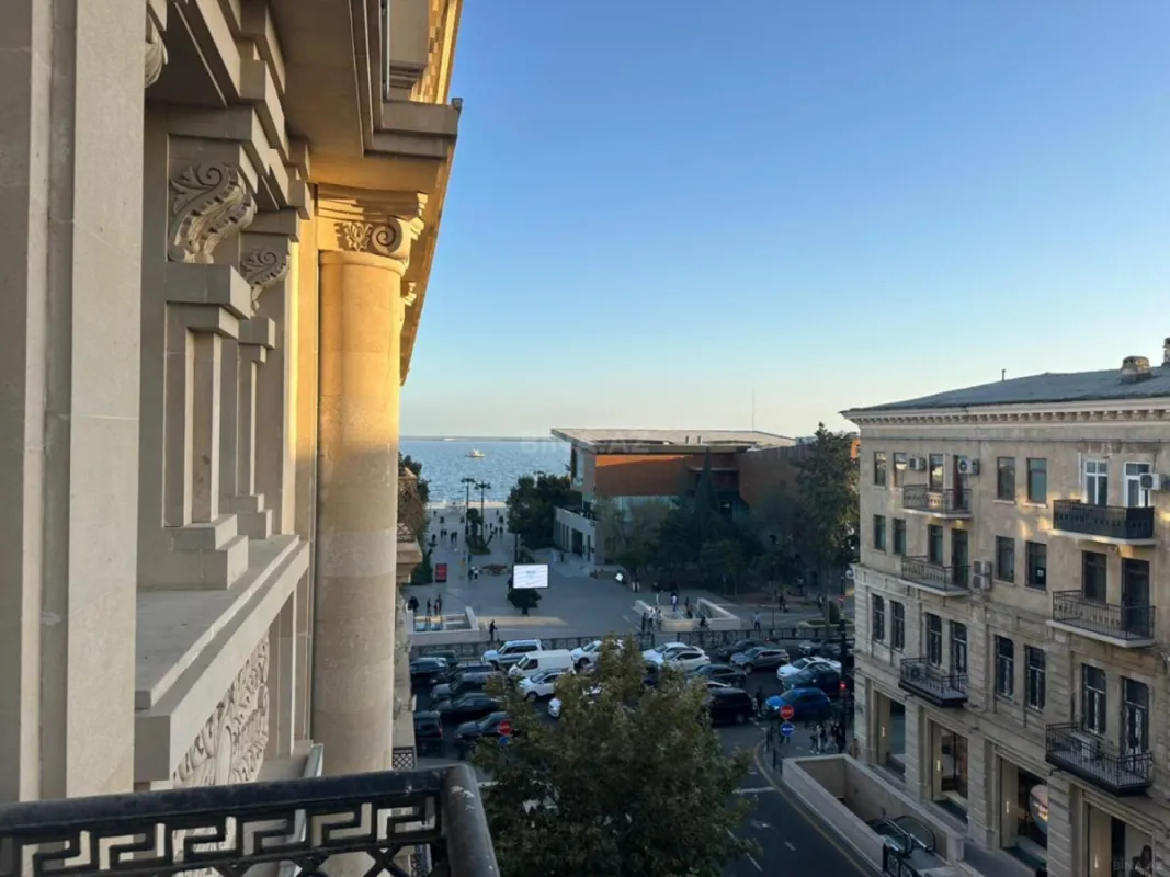 Kirayə verilir 3 otaqlı mənzil 145 m²