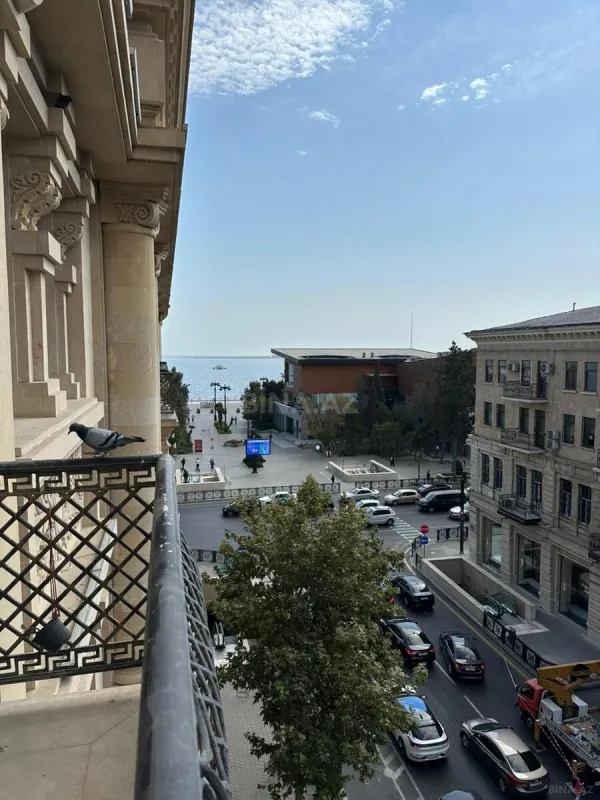 Kirayə verilir 3 otaqlı mənzil 145 m²