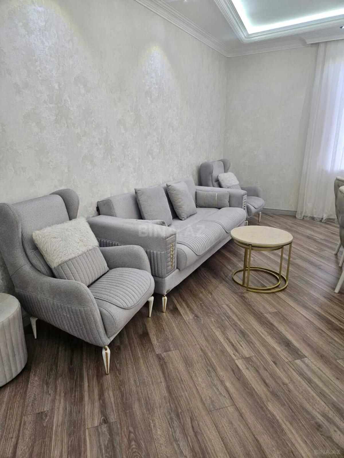 Kirayə verilir 3 otaqlı mənzil 145 m²