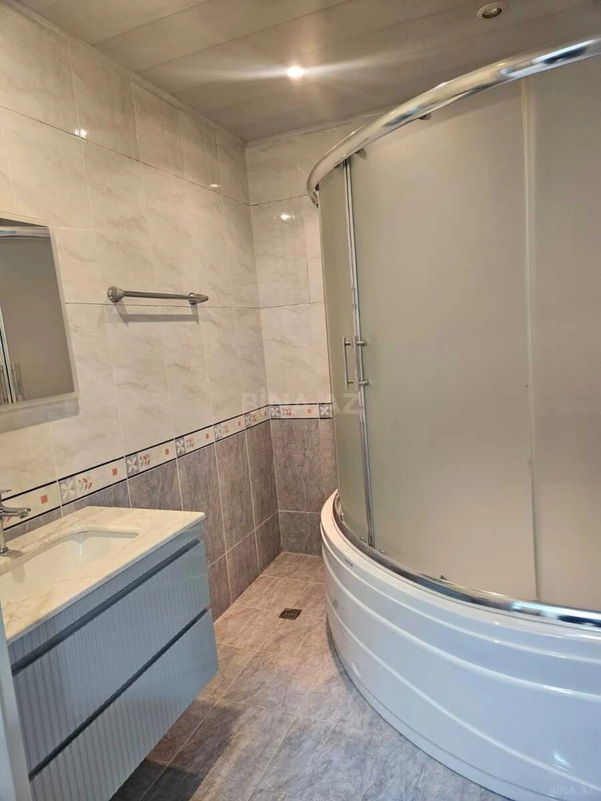 Kirayə verilir 3 otaqlı mənzil 145 m²