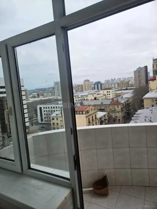 Kirayə verilir 3 otaqlı mənzil 145 m²