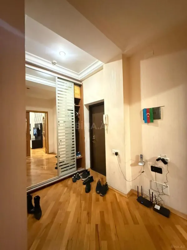 Satılır 3 otaqlı mənzil 110 m²