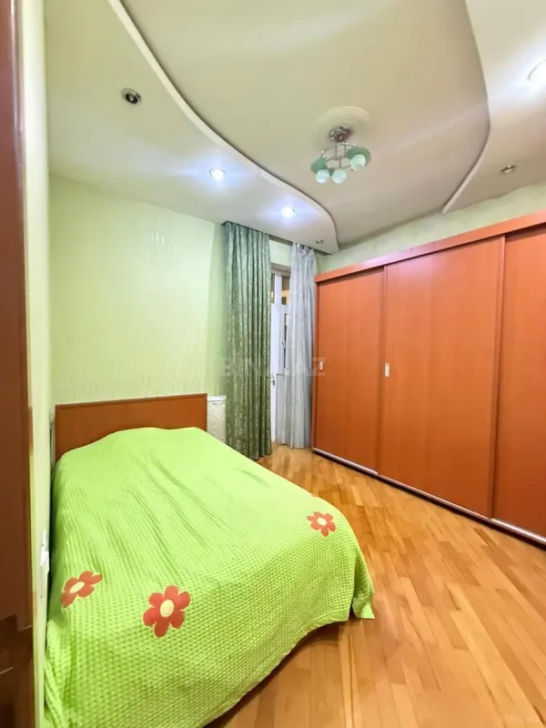 Satılır 3 otaqlı mənzil 110 m²