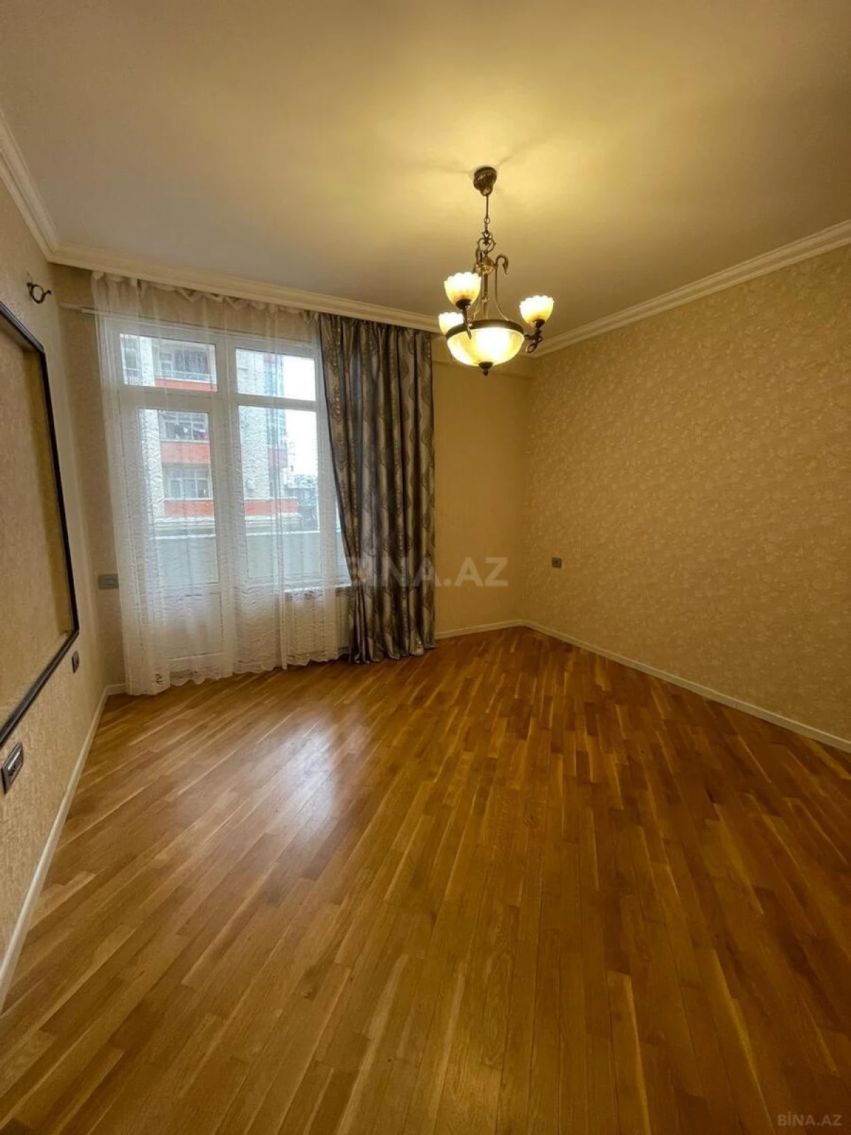 Satılır 3 otaqlı mənzil 98 m²