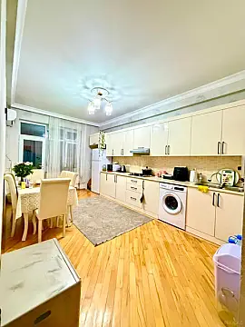 Satılır 2 otaqlı mənzil 102 m²