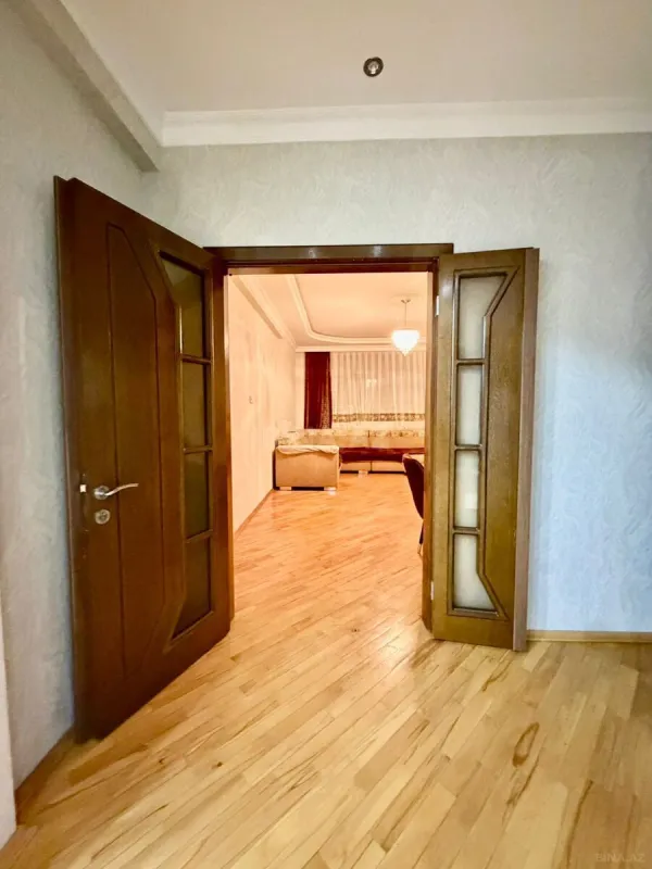 Satılır 2 otaqlı mənzil 102 m²