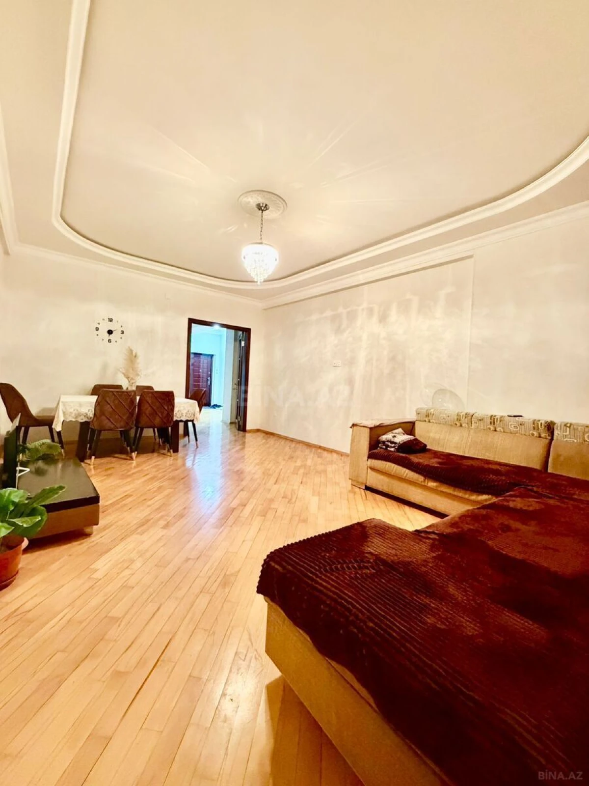Satılır 2 otaqlı mənzil 102 m²