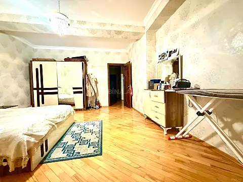 Satılır 2 otaqlı mənzil 102 m²