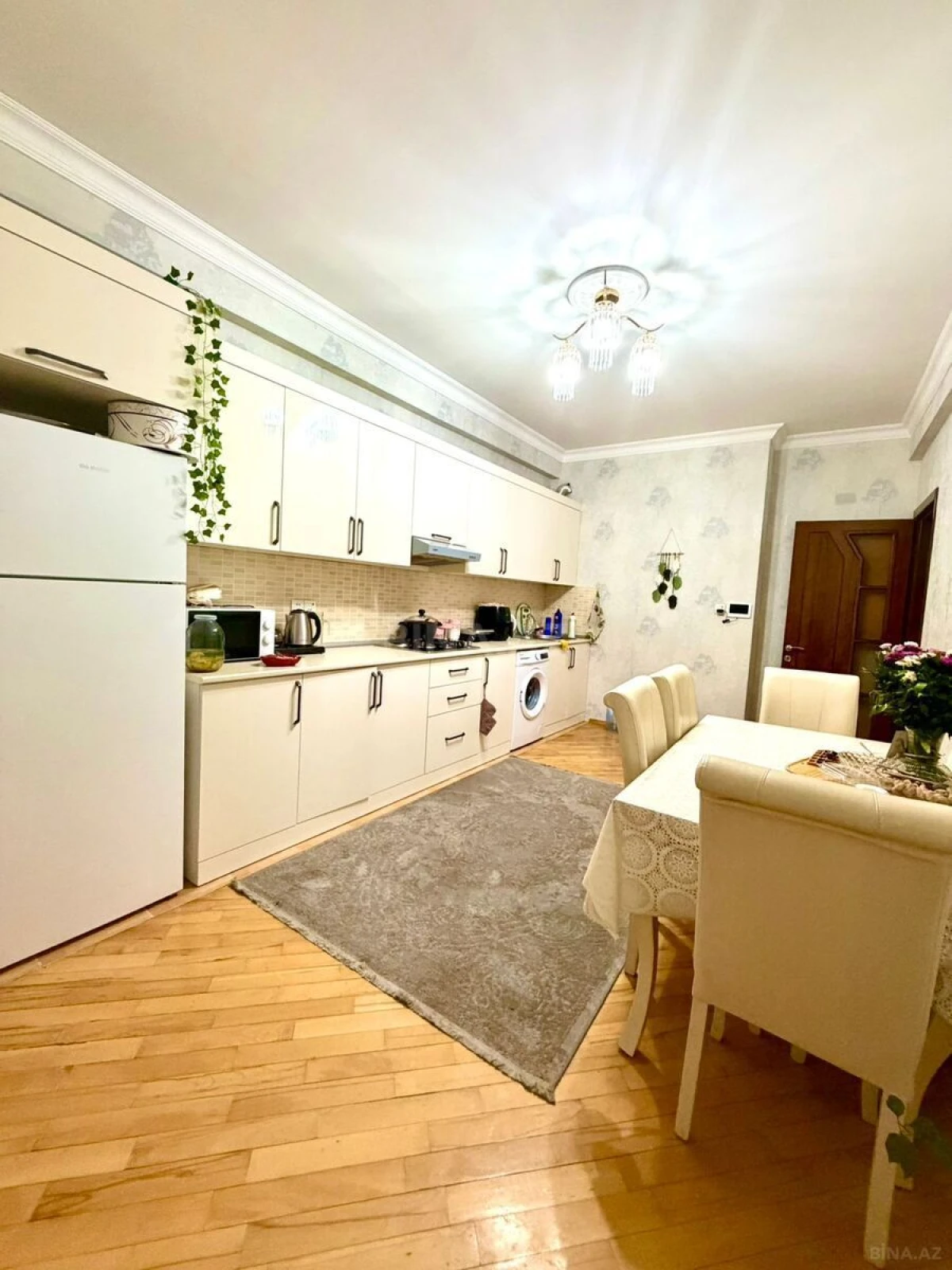 Satılır 2 otaqlı mənzil 102 m²