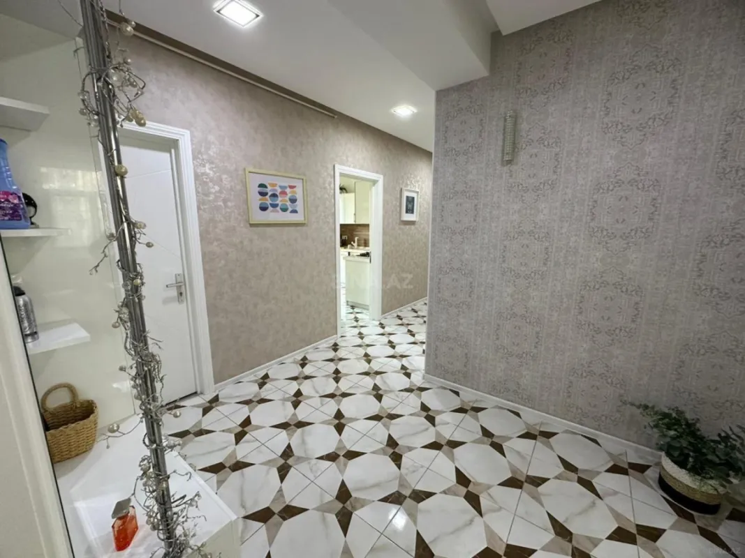 Kirayə verilir 4 otaqlı mənzil 145 m²