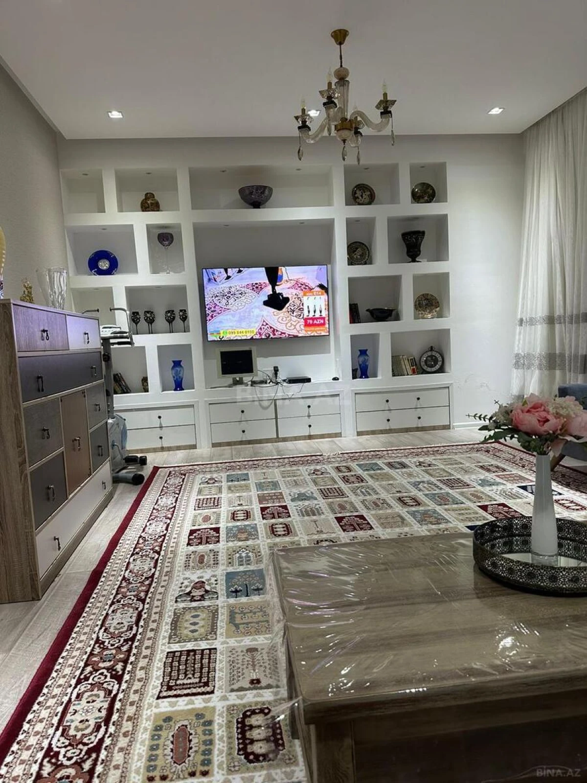 Kirayə verilir 4 otaqlı mənzil 145 m²