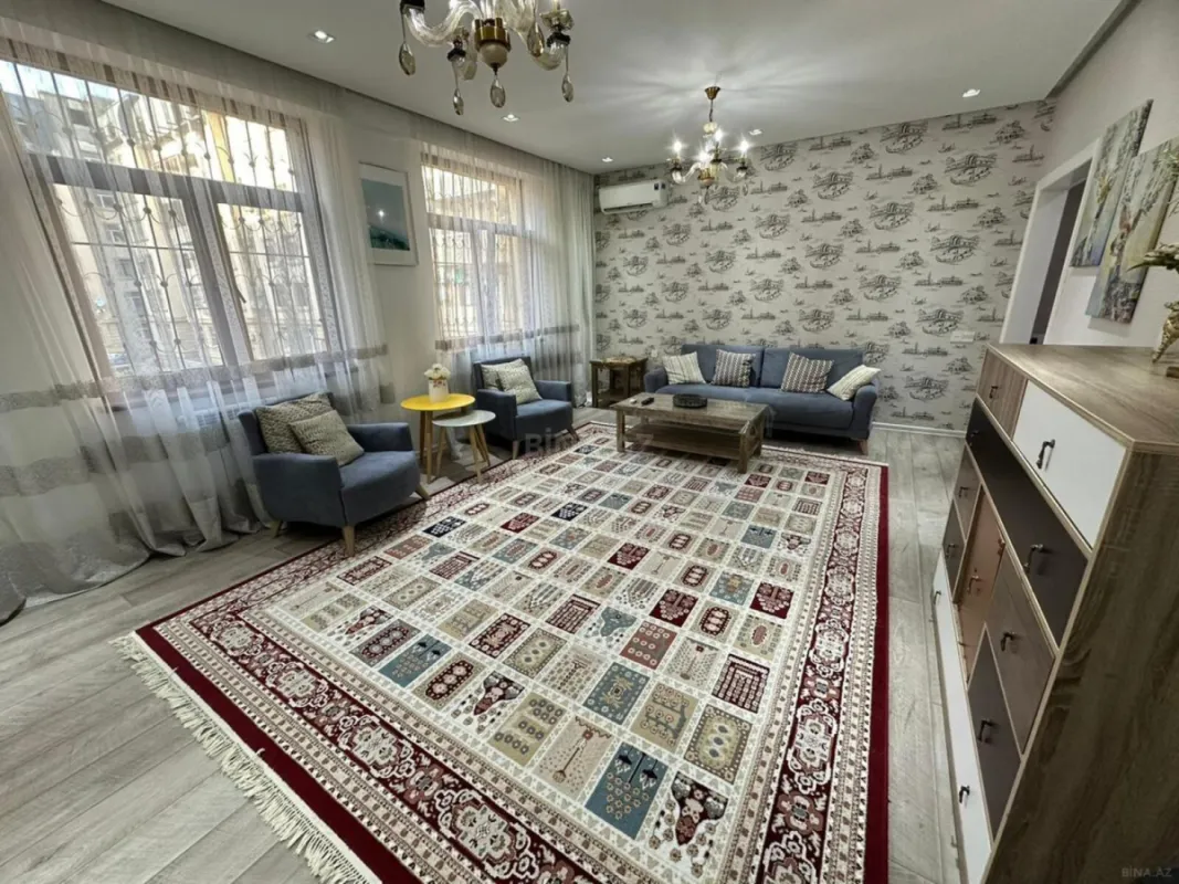 Kirayə verilir 4 otaqlı mənzil 145 m²