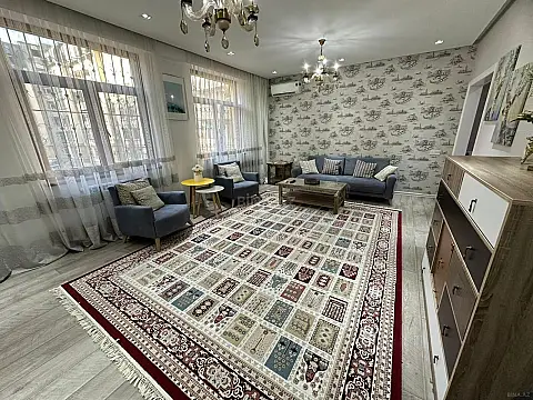 Kirayə verilir 4 otaqlı mənzil 145 m²