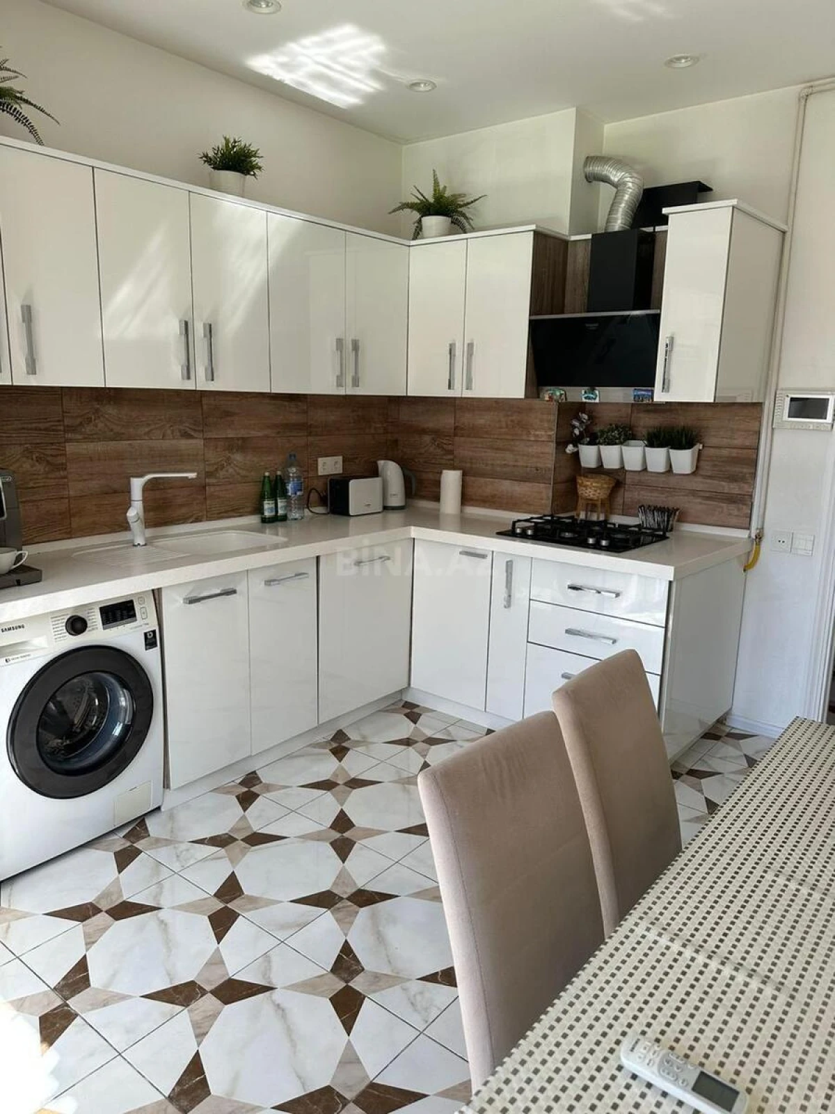 Kirayə verilir 4 otaqlı mənzil 145 m²