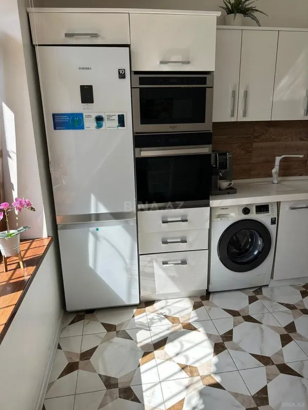 Kirayə verilir 4 otaqlı mənzil 145 m²