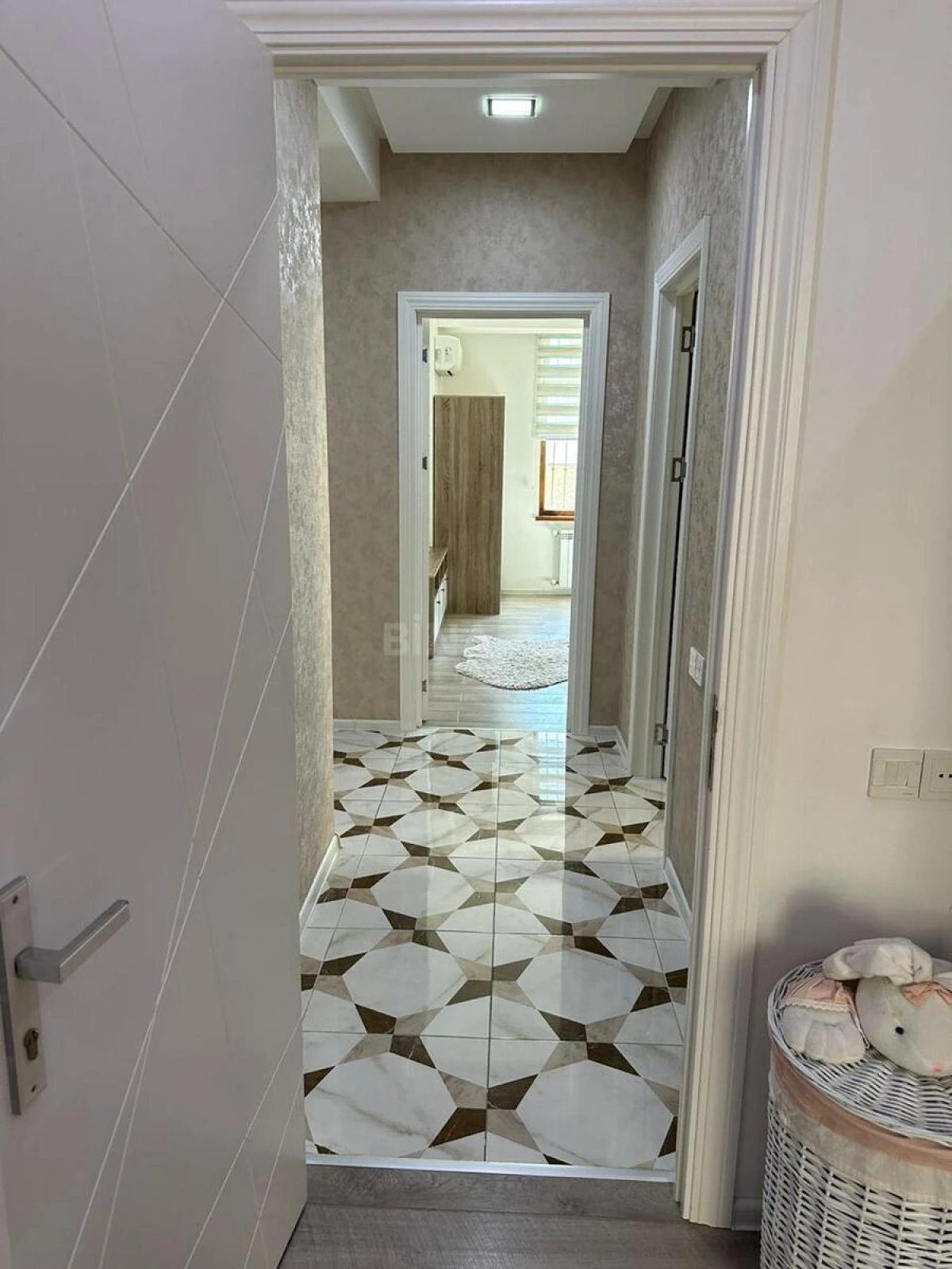 Kirayə verilir 4 otaqlı mənzil 145 m²