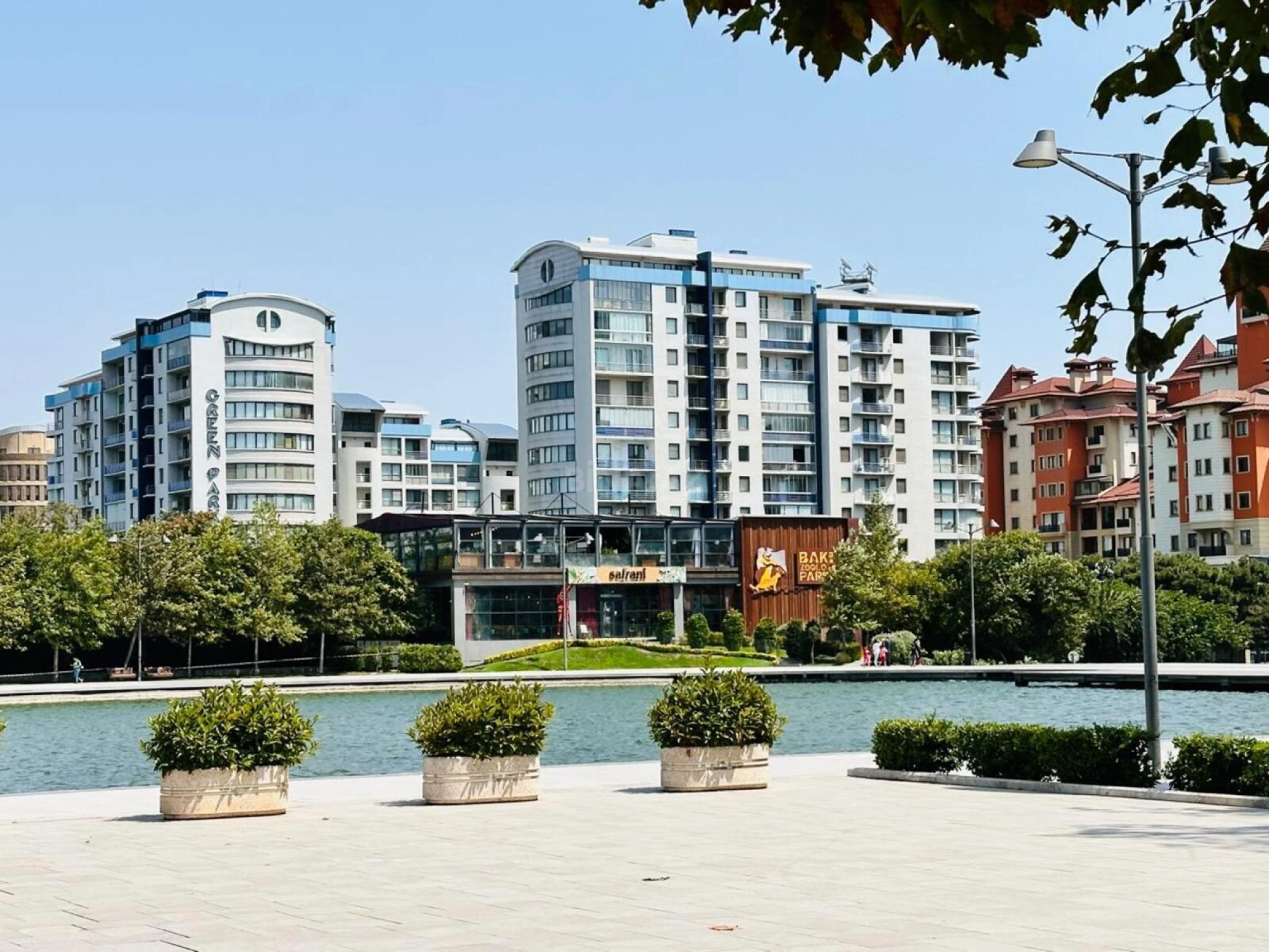 Satılır 4 otaqlı mənzil 200 m²