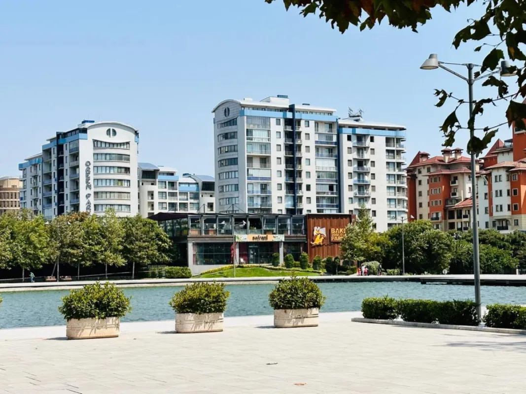 Satılır 4 otaqlı mənzil 200 m²