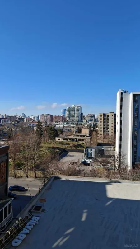 Satılır 4 otaqlı mənzil 200 m²