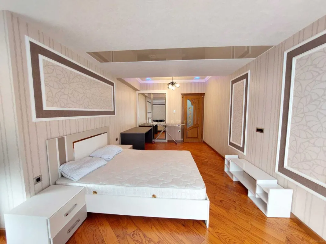 Kirayə verilir 5 otaqlı mənzil 320 m²