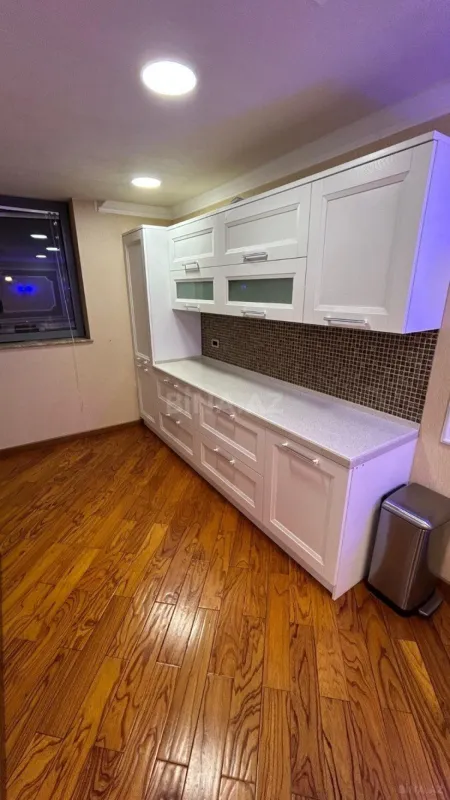 Kirayə verilir 5 otaqlı mənzil 320 m²