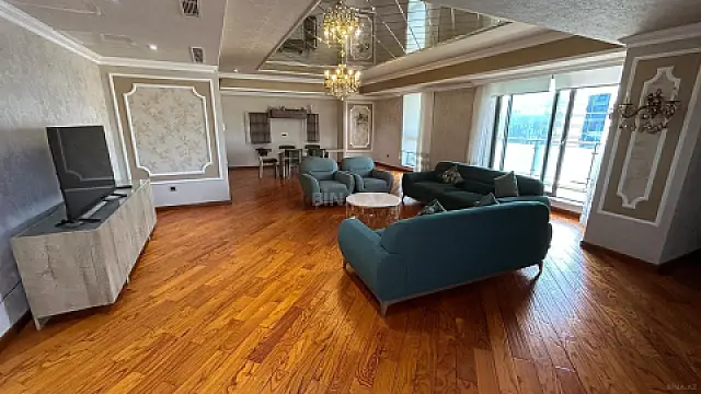 Kirayə verilir 5 otaqlı mənzil 320 m²