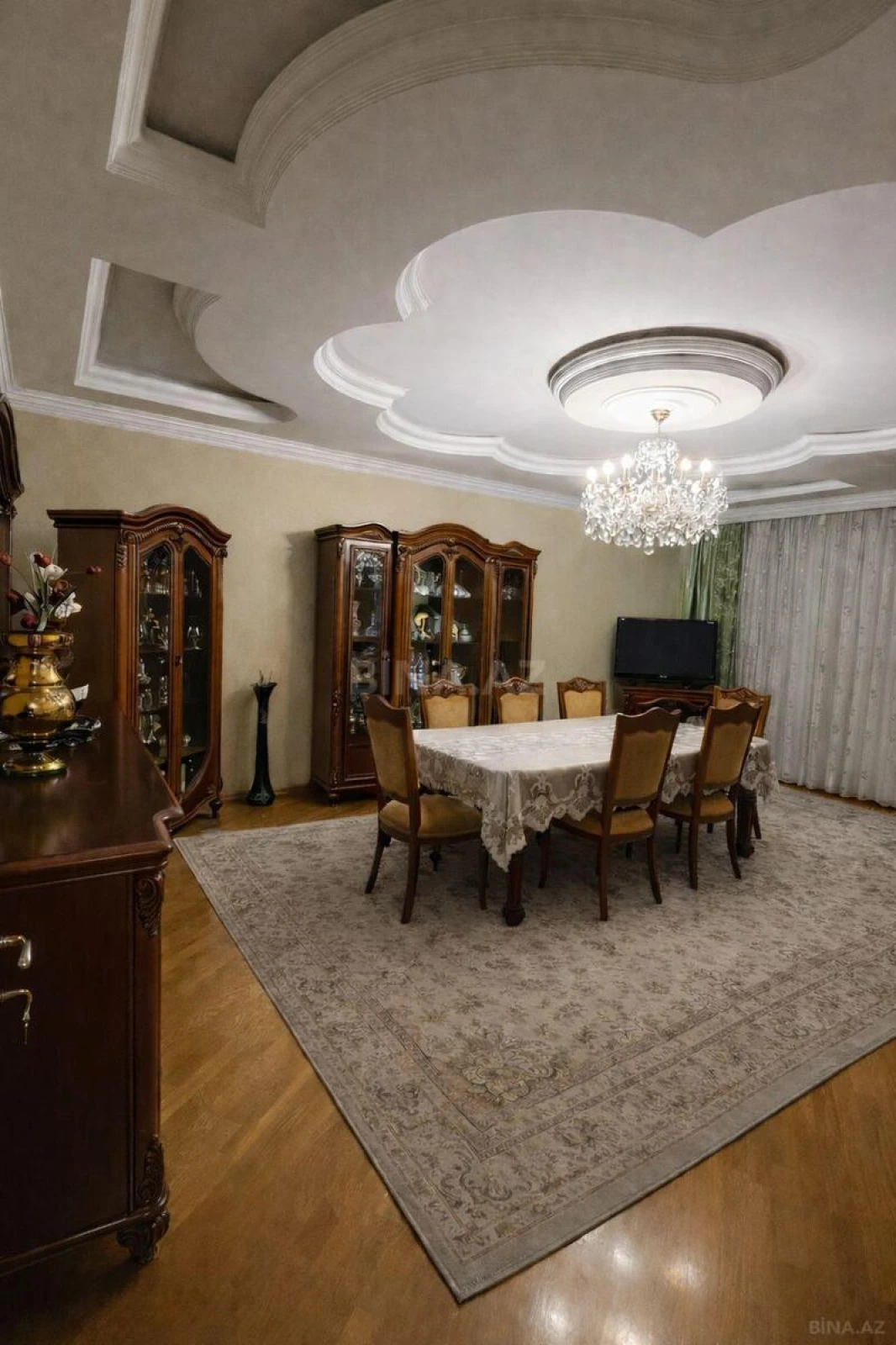 Satılır 4 otaqlı mənzil 150 m²
