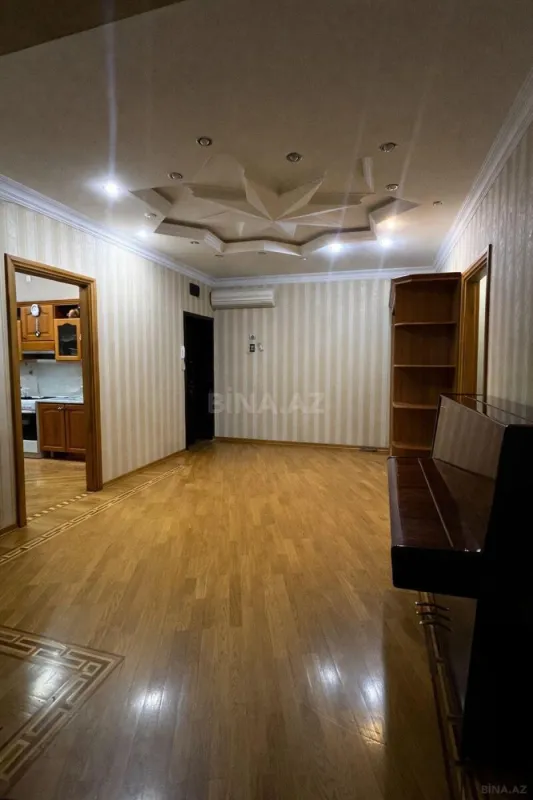 Satılır 4 otaqlı mənzil 150 m²