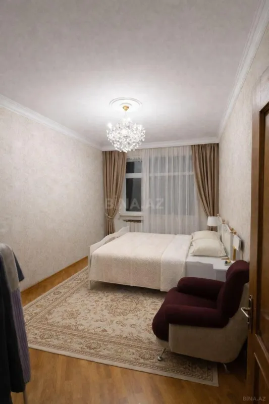 Satılır 4 otaqlı mənzil 150 m²