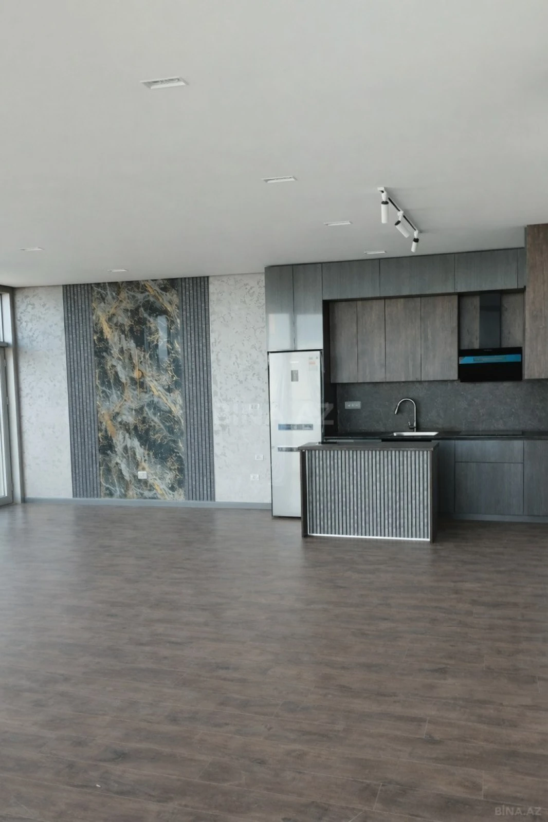 Kirayə verilir 3 otaqlı mənzil 150 m²