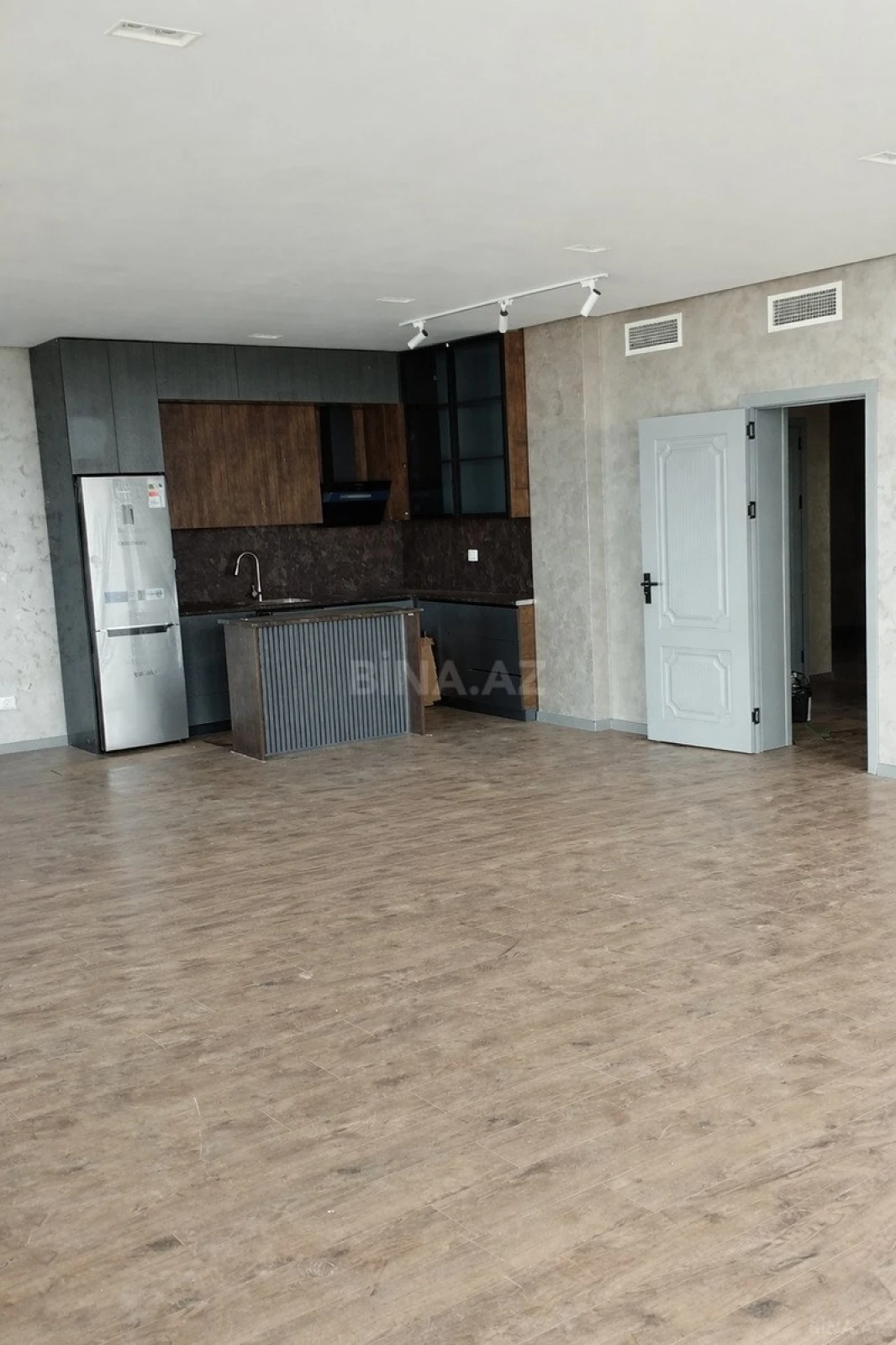 Kirayə verilir 3 otaqlı mənzil 150 m²