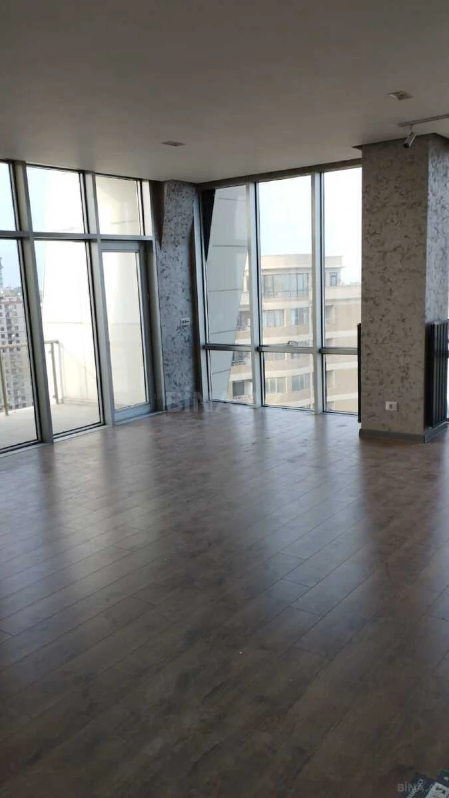 Kirayə verilir 3 otaqlı mənzil 150 m²