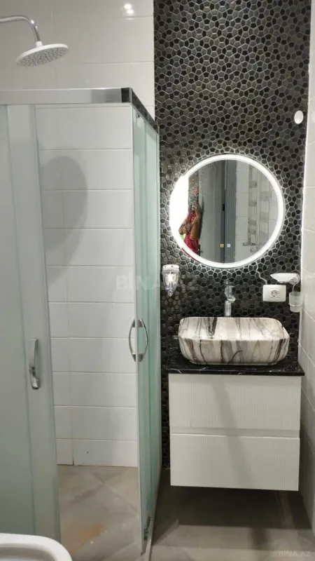 Kirayə verilir 3 otaqlı mənzil 150 m²