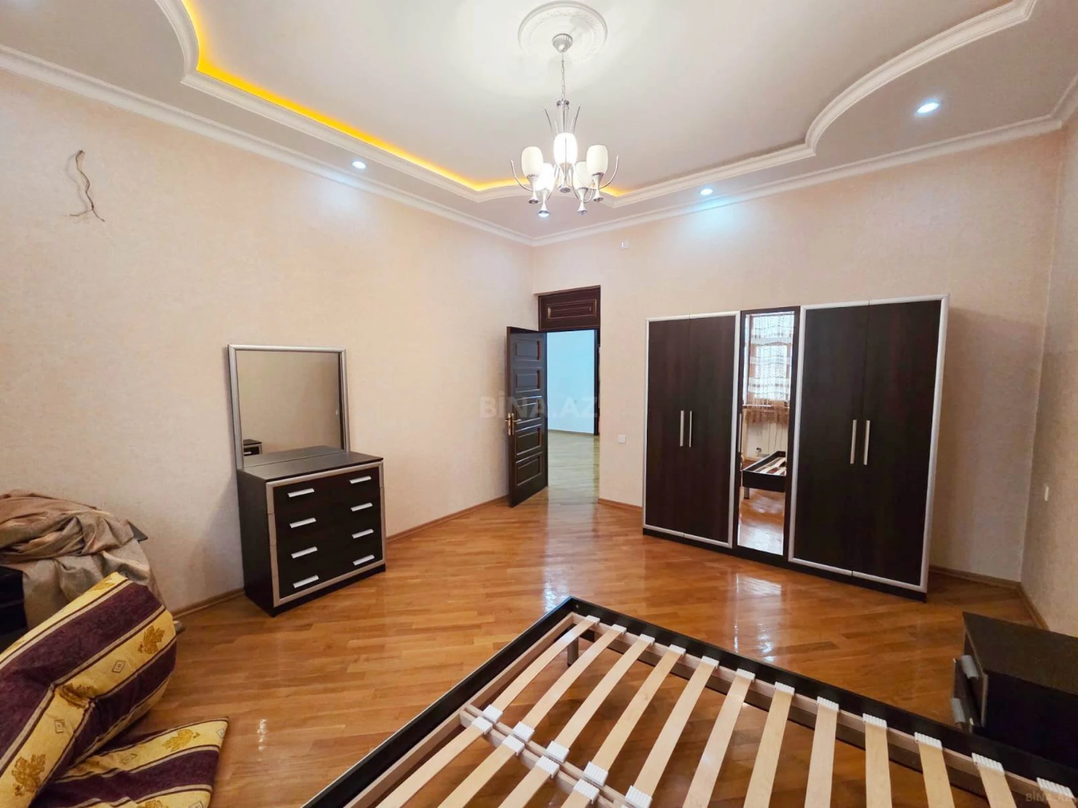 Kirayə verilir 7 otaqlı həyət evi 300 m²