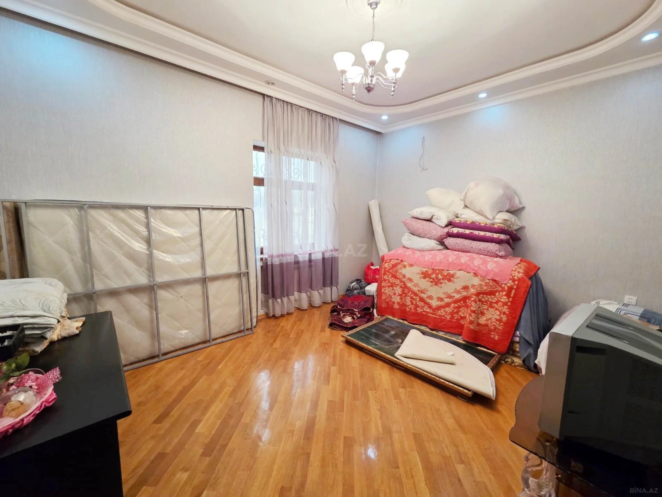 Kirayə verilir 7 otaqlı həyət evi 300 m²