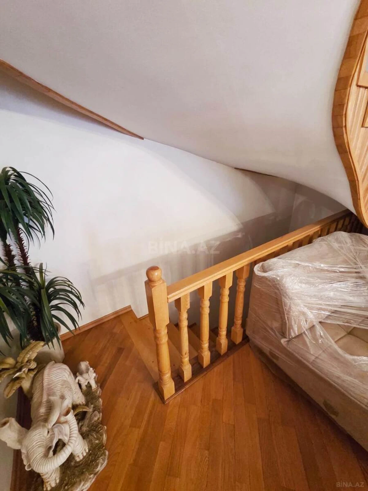 Kirayə verilir 7 otaqlı həyət evi 300 m²