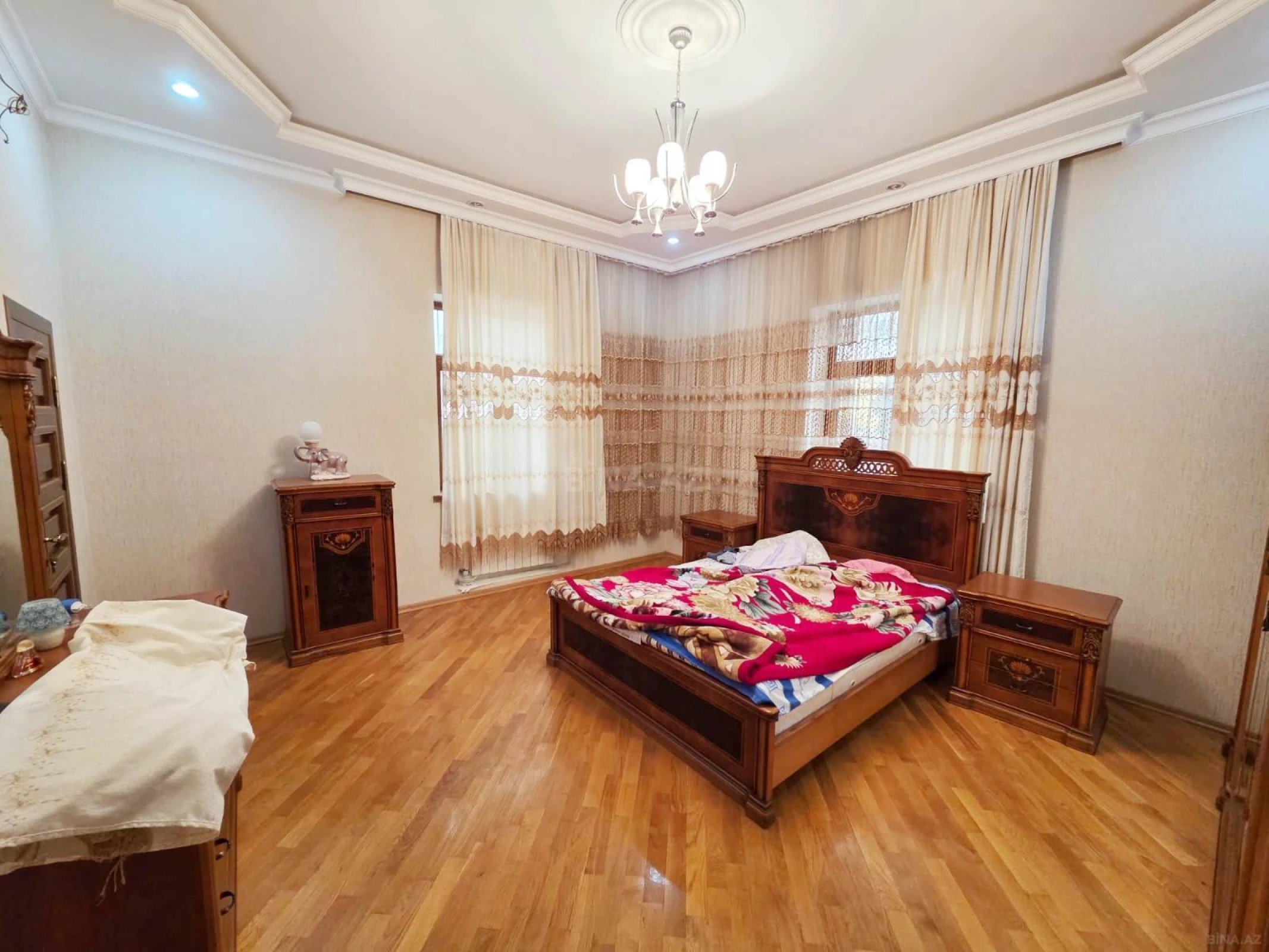 Kirayə verilir 7 otaqlı həyət evi 300 m²